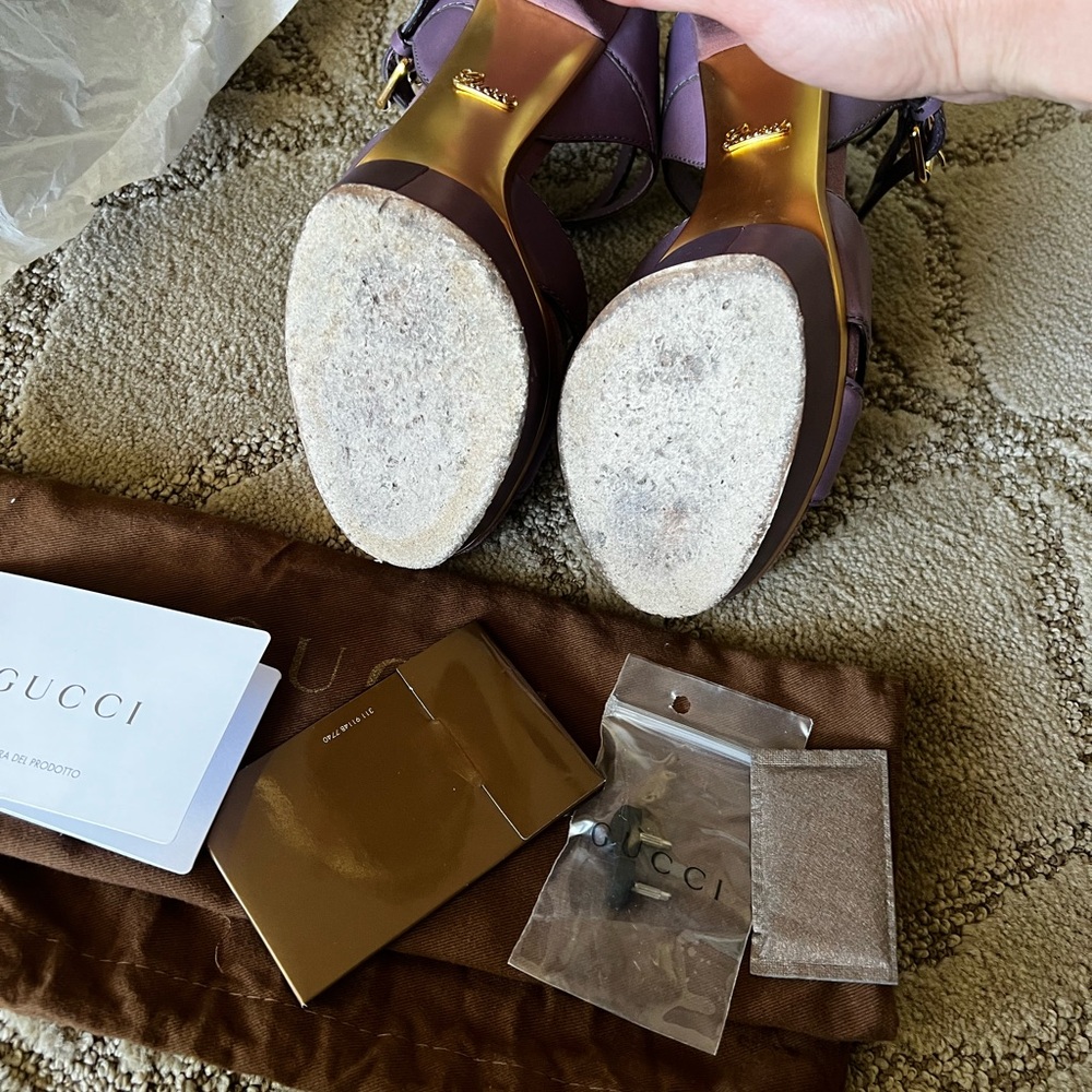 GUCCI " IMAN " Runway Purple Leather T Strap Double Buckle Sandals 37.5 Preowed - Picture 4 of 12